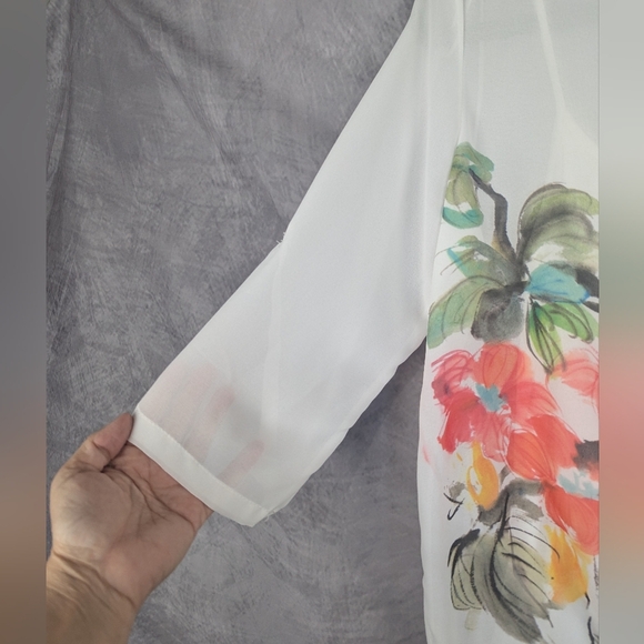 Charlie B Medium Blouse With Tank Made In Italy White With Floral Design - Picture 4 of 11